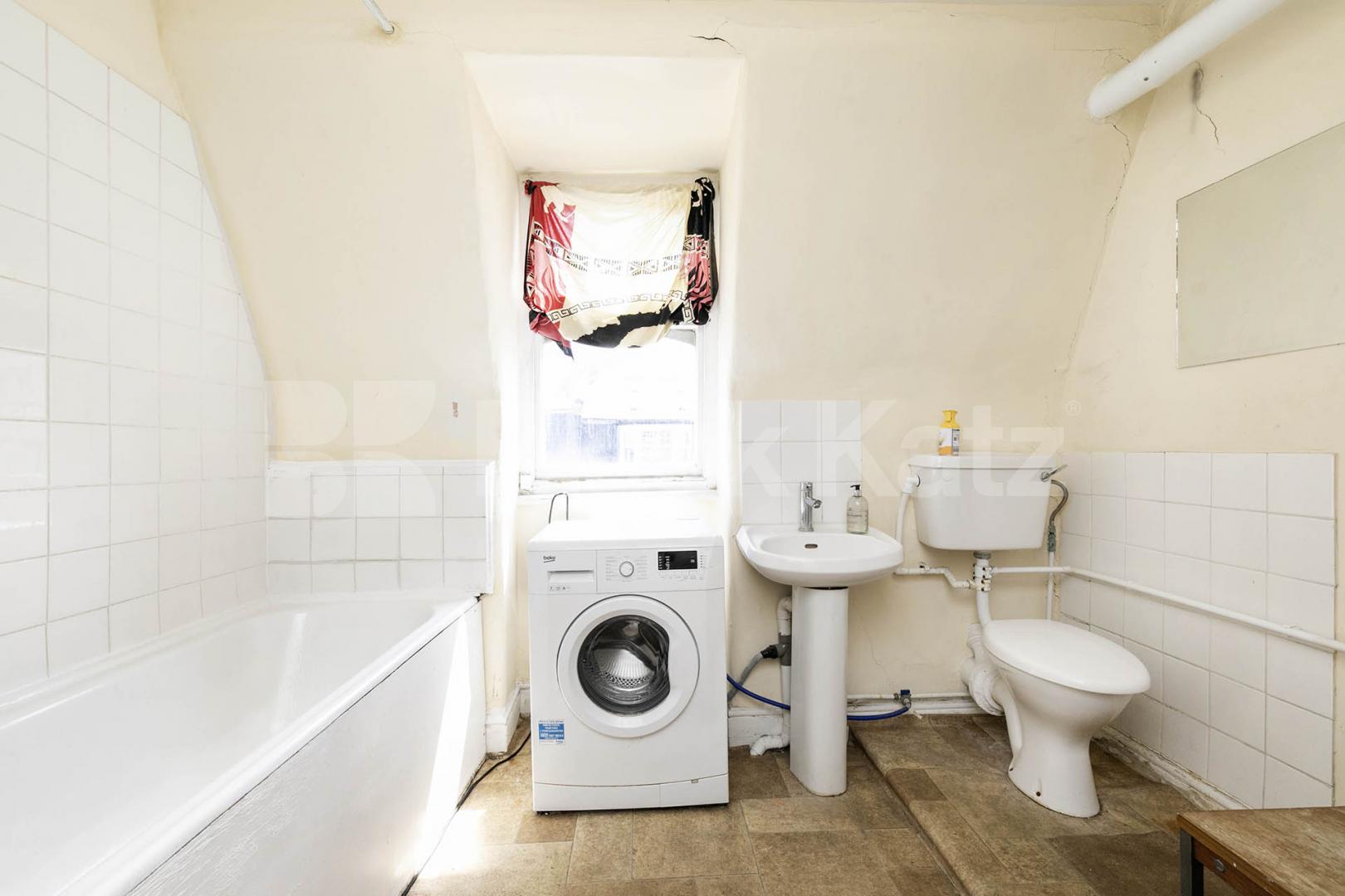 Beautiful bedsit set on the first floor of a period conversion Howitt Road, Belsize Park